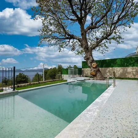 Sleeps 2 Modern With Private Pool Awz 272
