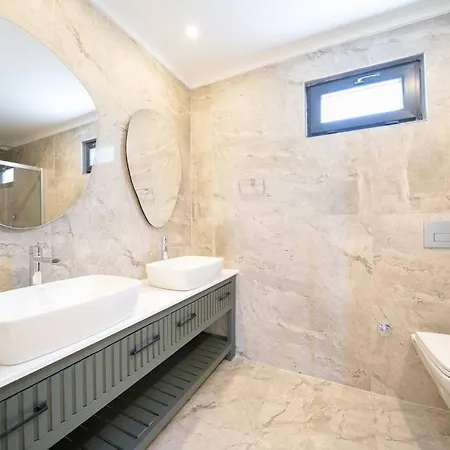 Sleeps 2 Modern With Private Pool Awz 272